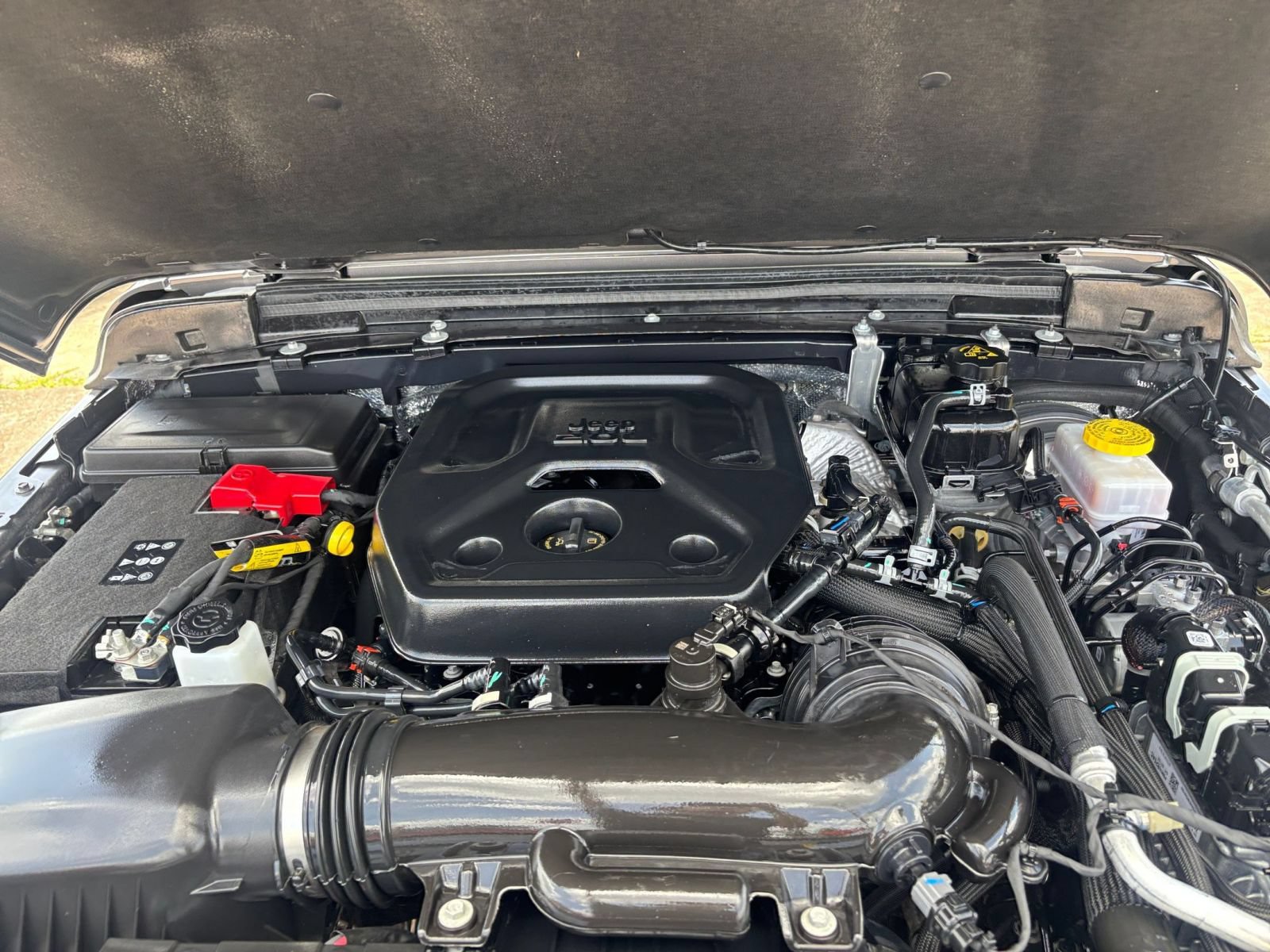 Used 2025 Jeep Wrangler Unlimited Sport AWD/4WD image 30