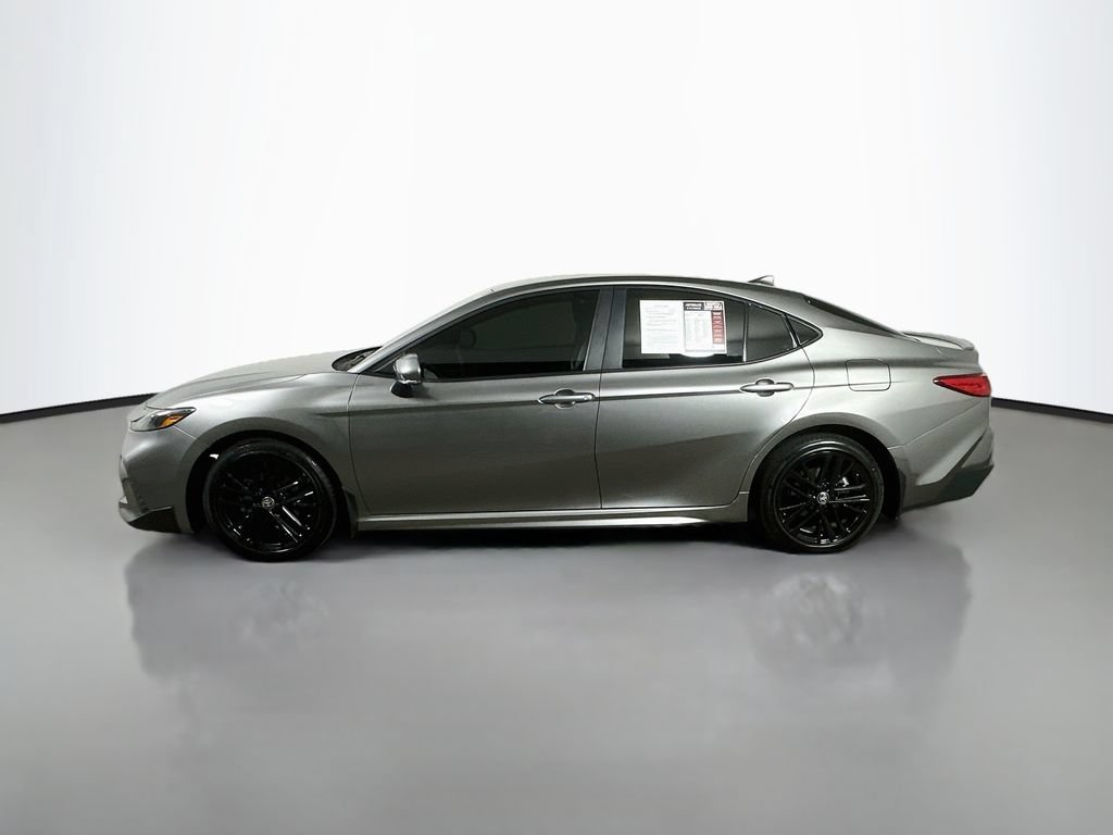 Used 2025 Toyota Camry SE FWD image 5