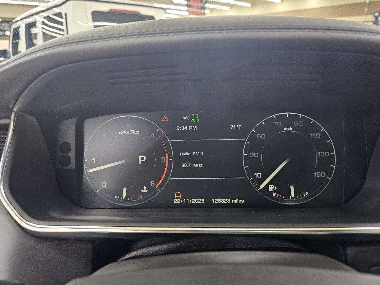 Used 2016 Land Rover Range Rover HSE image 32