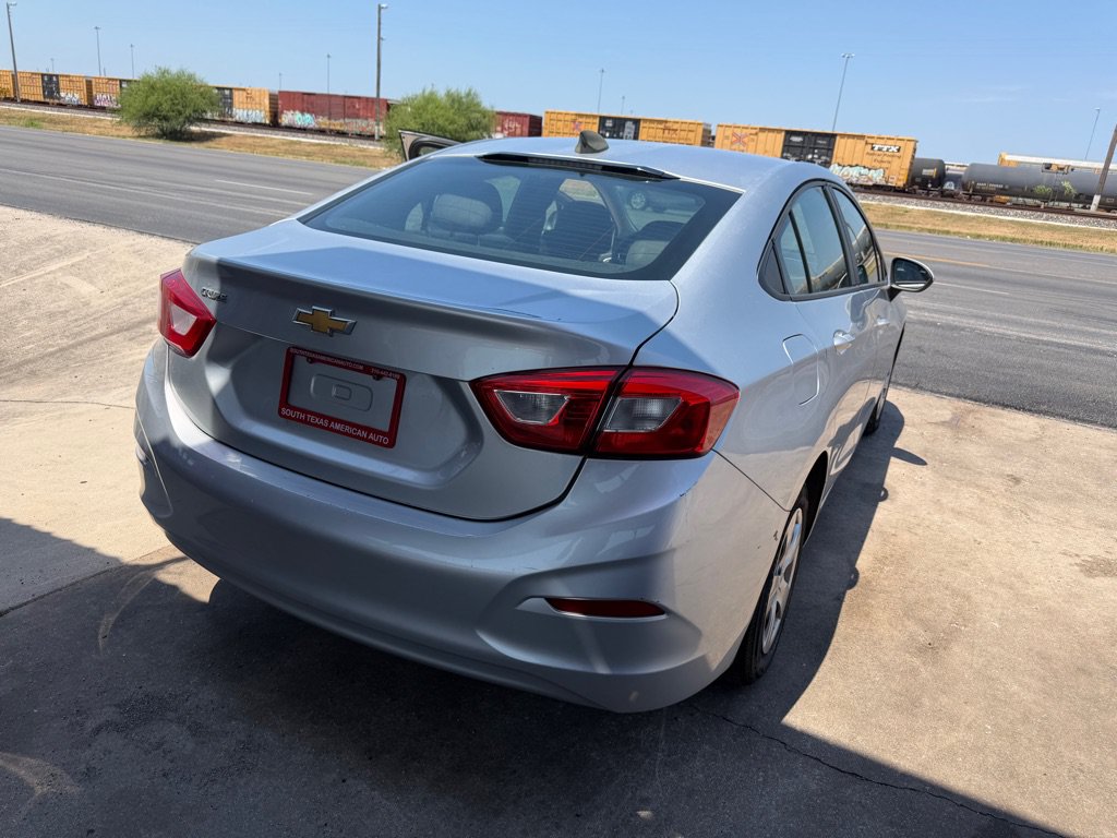 Used 2018 Chevrolet Cruze LS FWD image 16