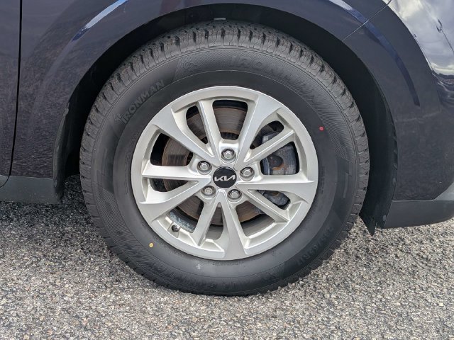 Used 2024 Kia Carnival LX FWD image 11