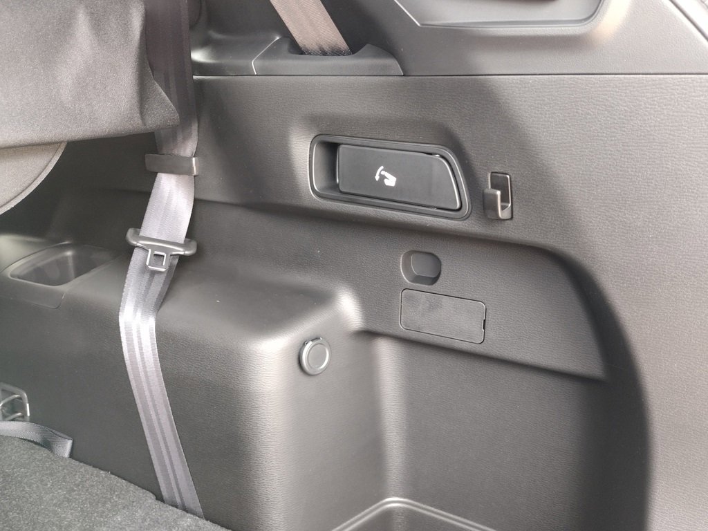 New 2025 Mitsubishi Outlander SE image 26