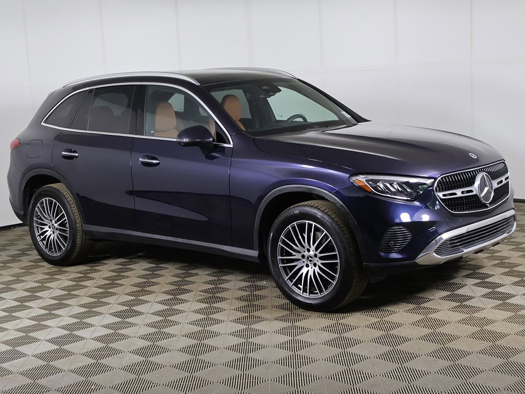 Used 2023 Mercedes-Benz GLC 300 4MATIC image 2