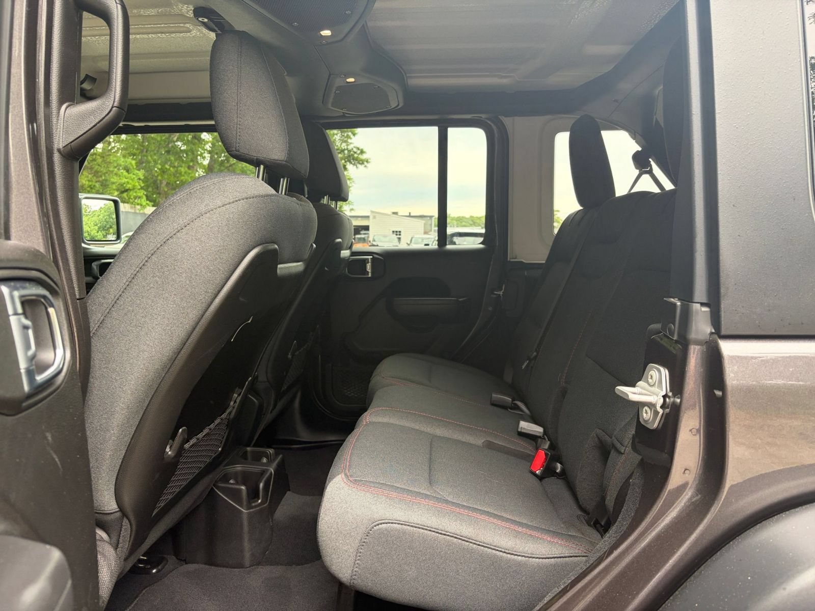 Used 2025 Jeep Wrangler Unlimited Rubicon AWD/4WD image 24