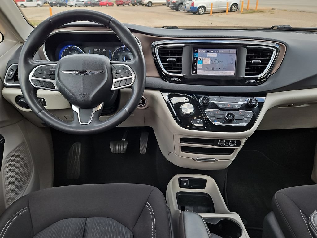 Used 2023 Chrysler Voyager LX FWD image 17