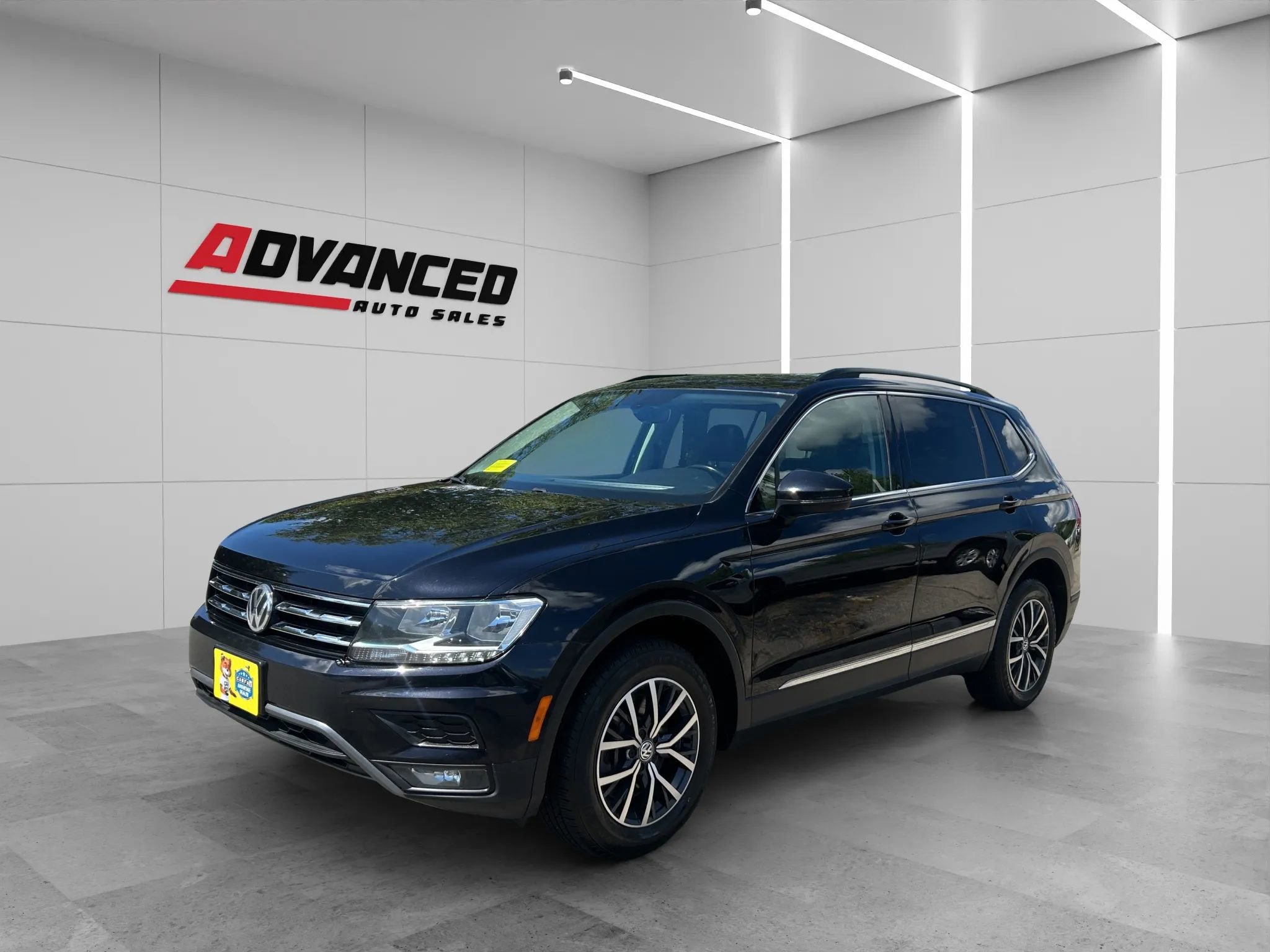 Used 2018 Volkswagen Tiguan SE AWD/4WD image 3