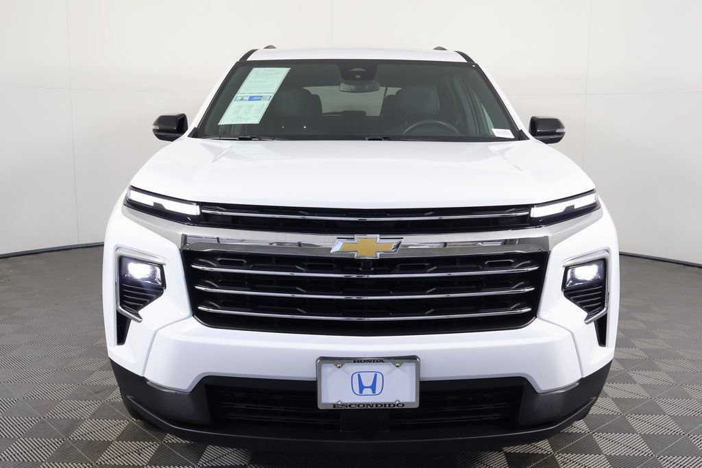Used 2025 Chevrolet Traverse LT AWD/4WD image 2