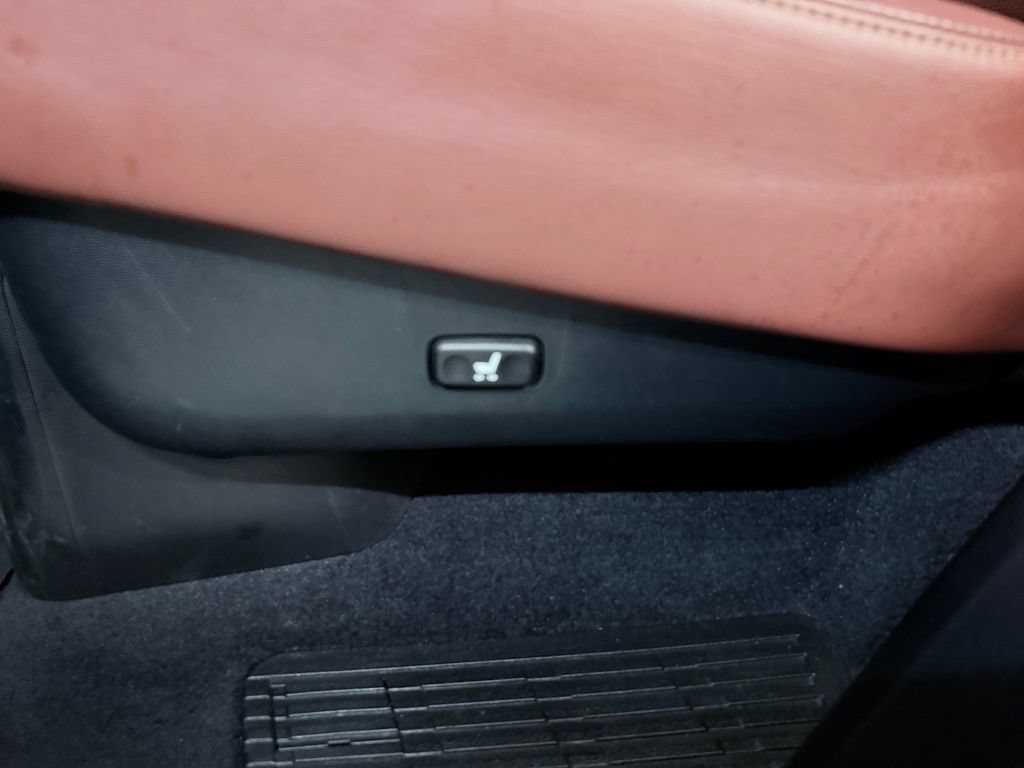 Used 2016 Lexus LX 570 4WD image 32