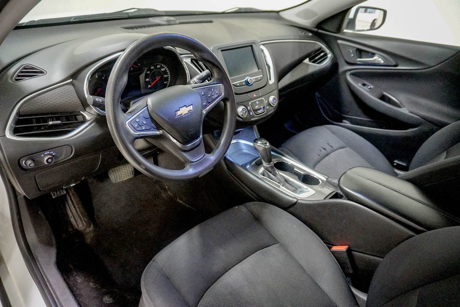 Used 2016 Chevrolet Malibu LT FWD image 16