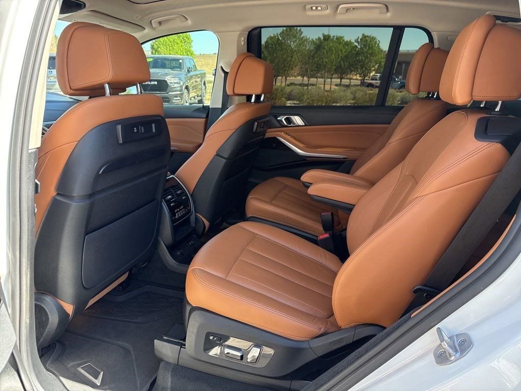 Used 2021 BMW X7 xDrive40i w/ Premium Package 2 image 11
