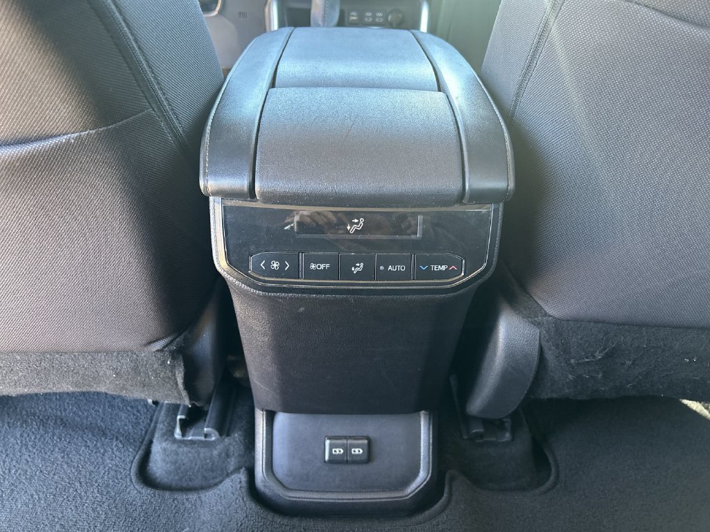 Used 2025 Toyota Highlander LE AWD/4WD image 25