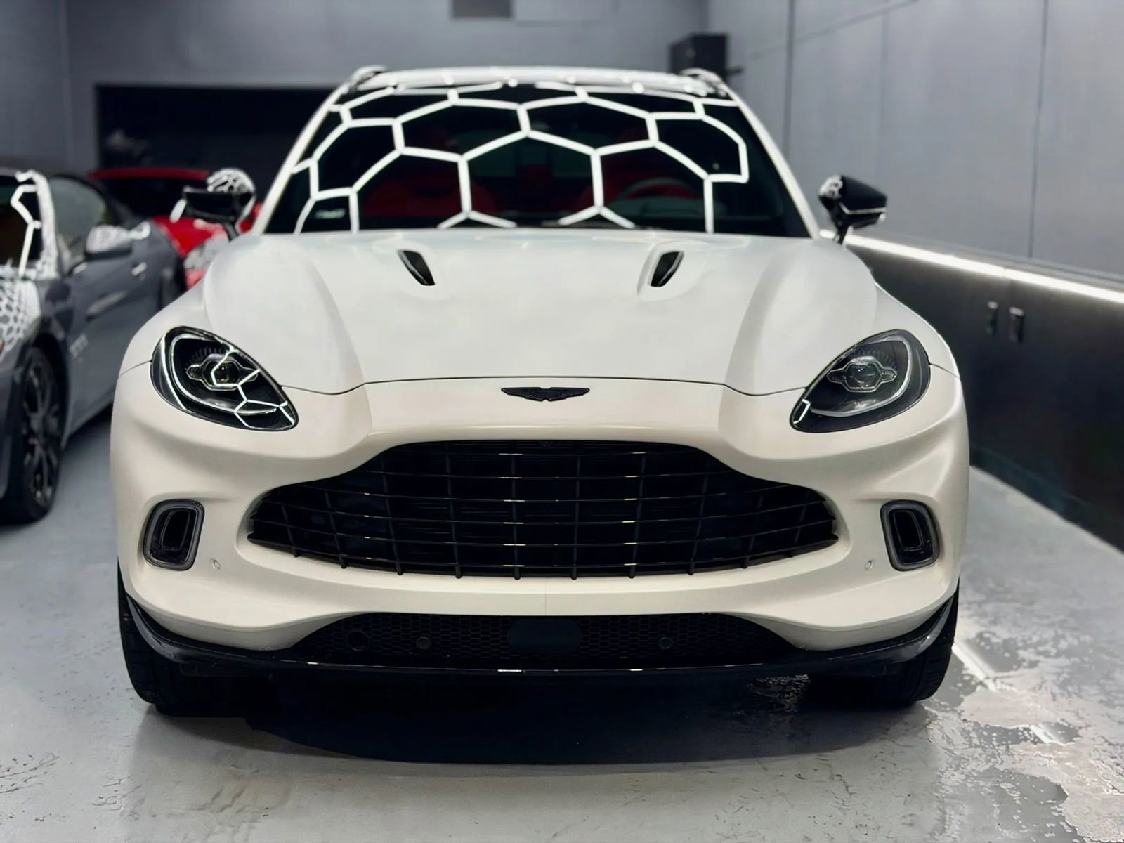 Used 2023 Aston Martin DBX image 3