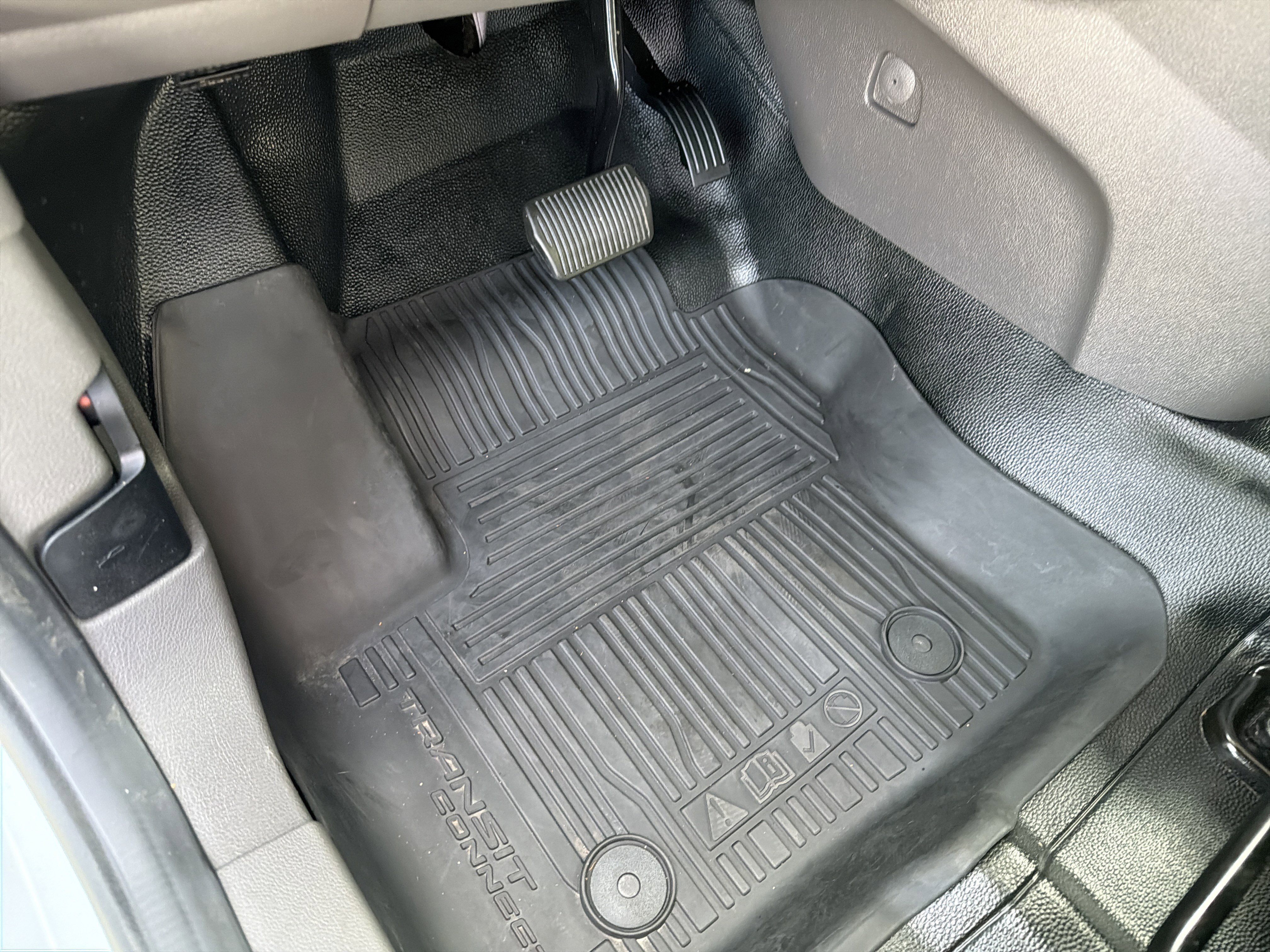 Used 2020 Ford Transit Connect XL image 17