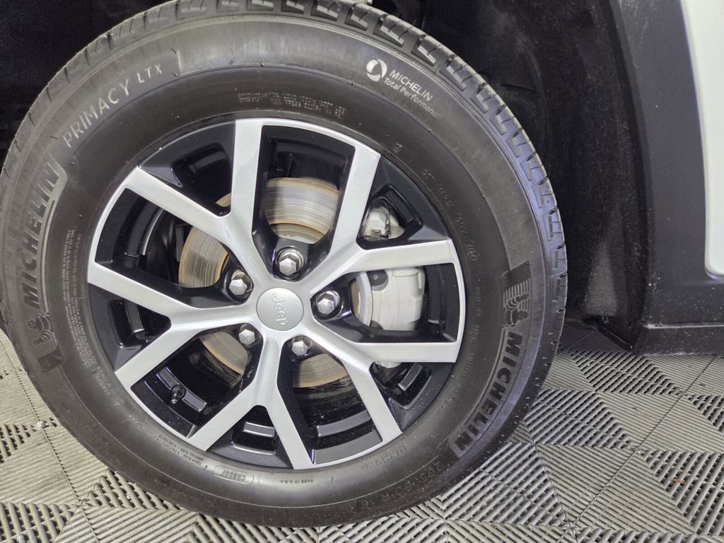 Certified 2025 Jeep Grand Cherokee Limited image 10