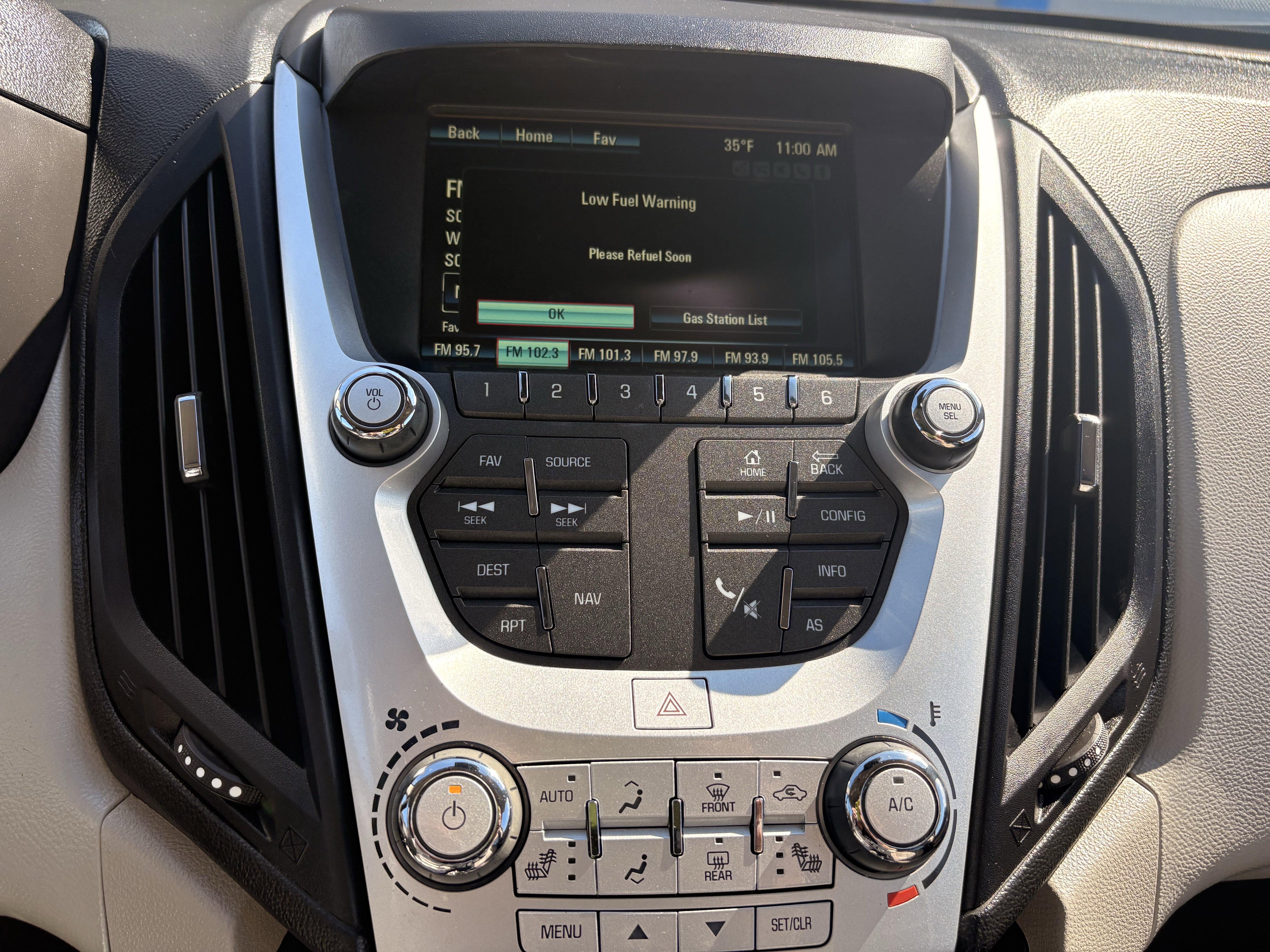 Used 2016 Chevrolet Equinox LTZ w/ Enhanced Convenience Package FWD image 12