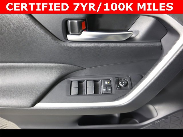 Used 2024 Toyota RAV4 SE image 19