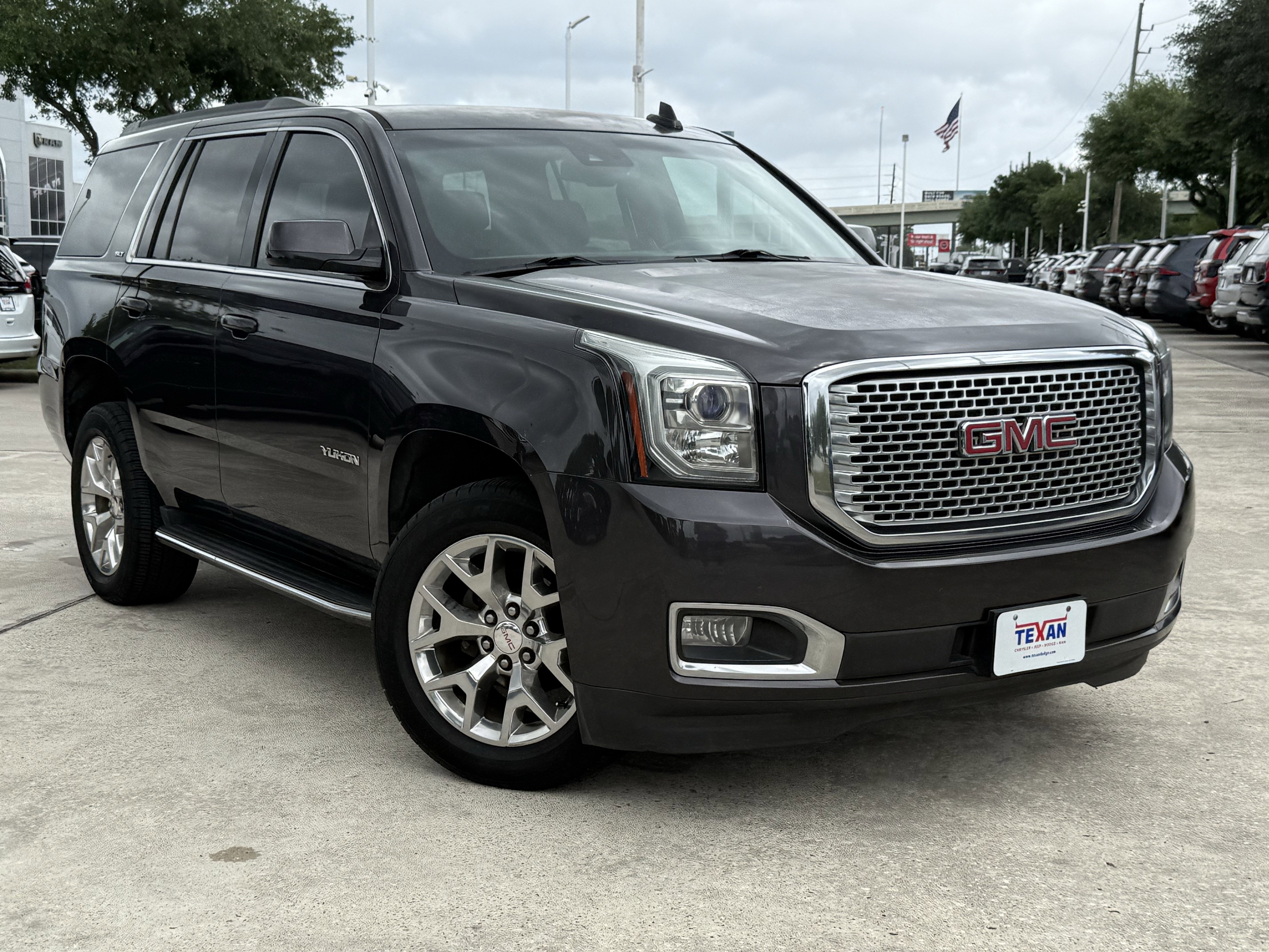 Used 2017 GMC Yukon SLT RWD image 2