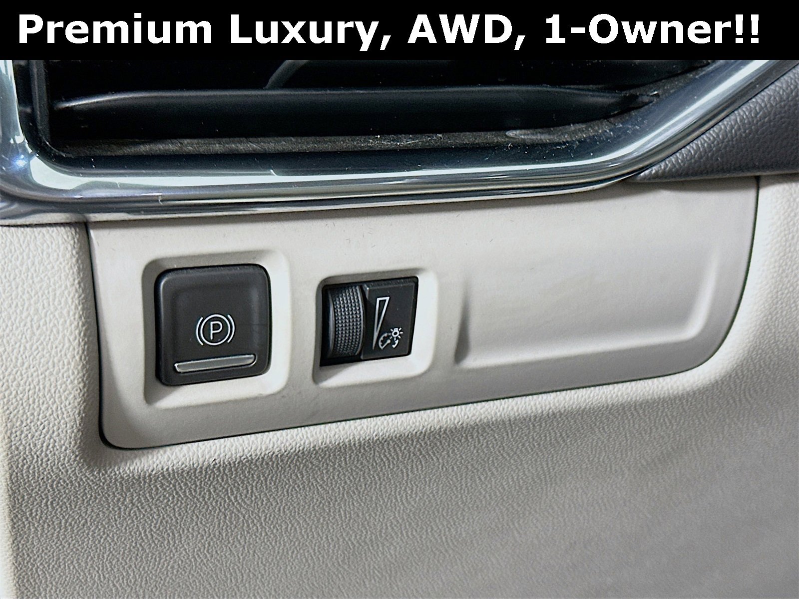 Used 2023 Cadillac XT4 Premium Luxury image 11