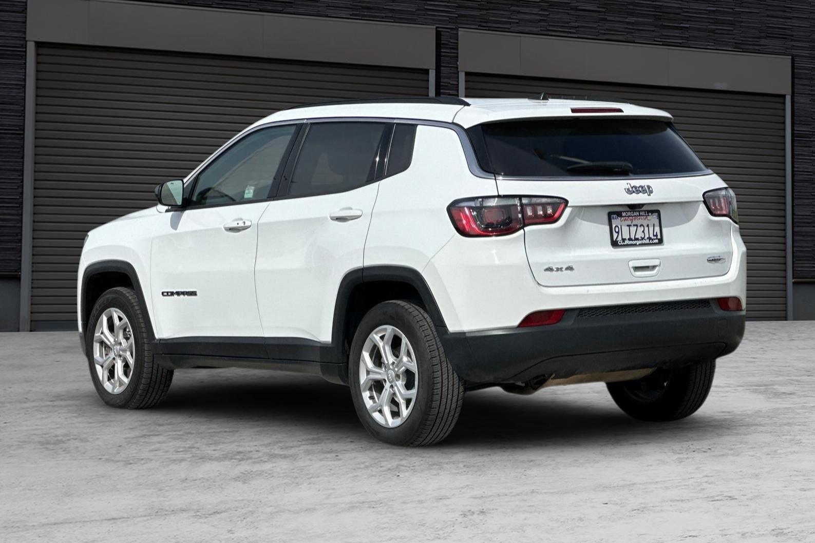 Used 2024 Jeep Compass Latitude image 6