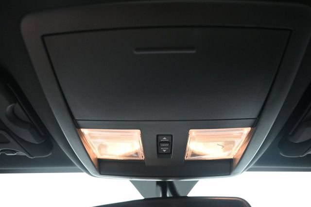 Used 2013 Dodge Challenger SXT RWD image 28