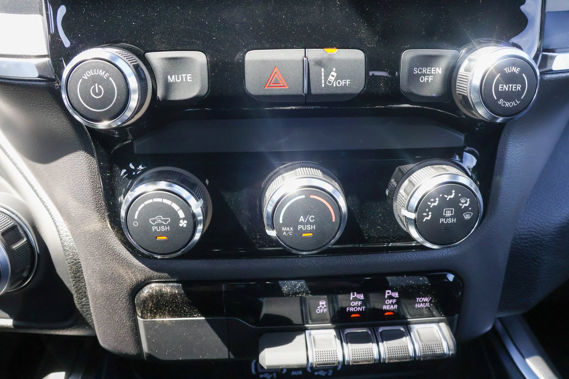 New 2026 RAM 1500 Express AWD/4WD image 22