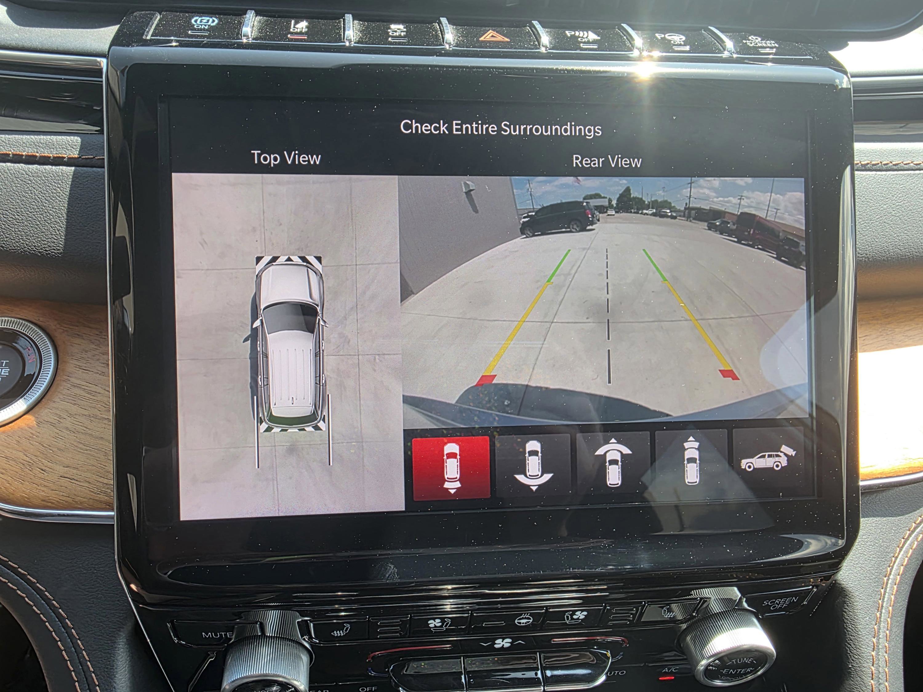 Used 2023 Jeep Grand Cherokee Summit image 25