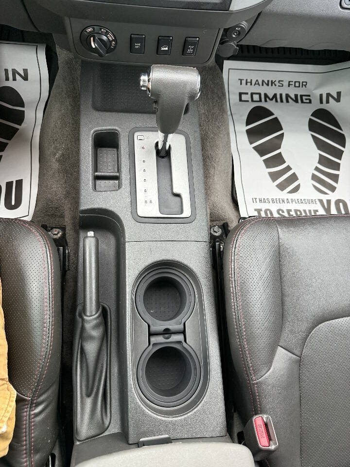 Used 2011 Nissan Xterra PRO-4X w/ Pro-4x Leather Pkg AWD/4WD image 18