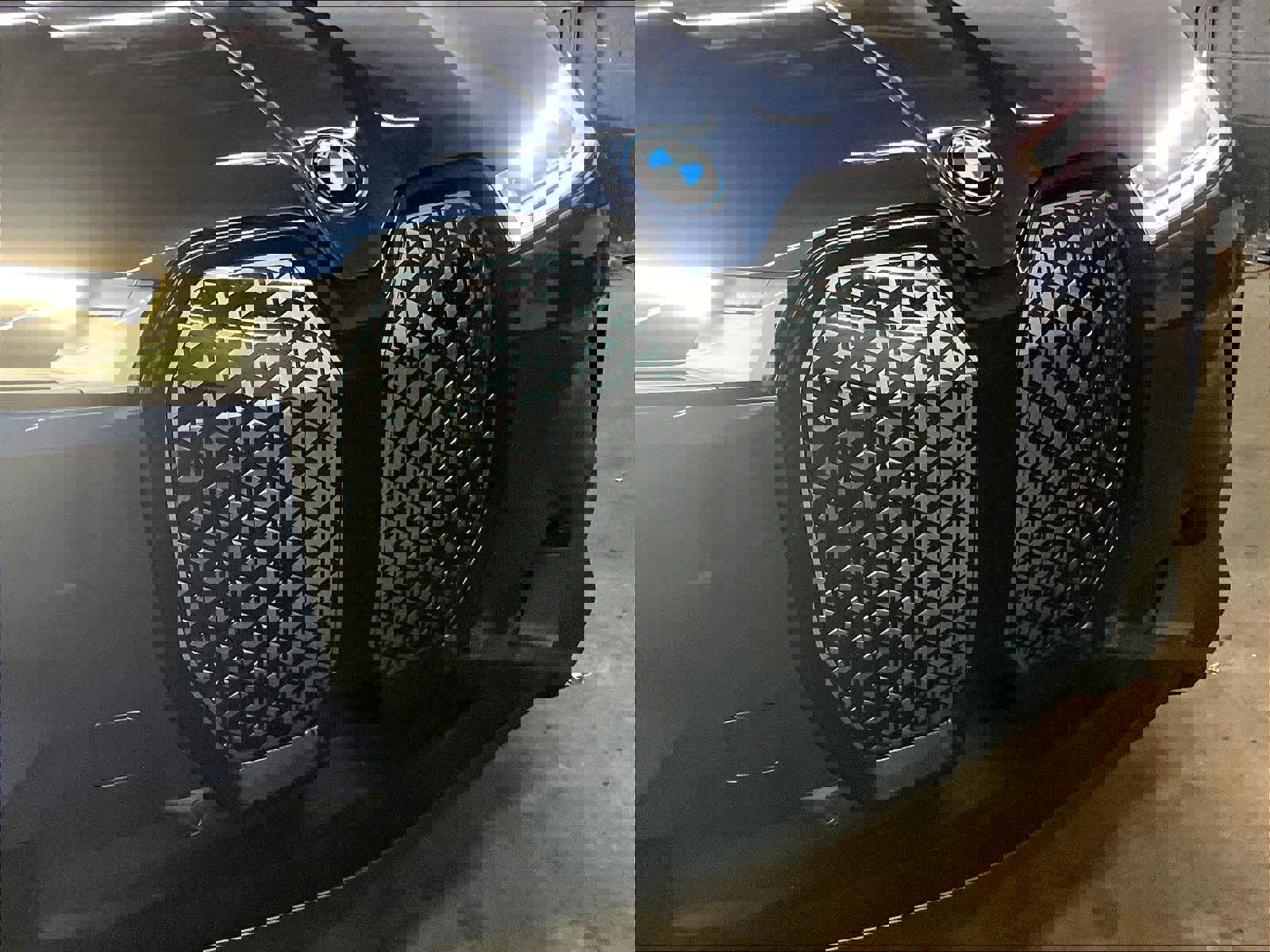 Used 2023 BMW iX xDrive50 image 31