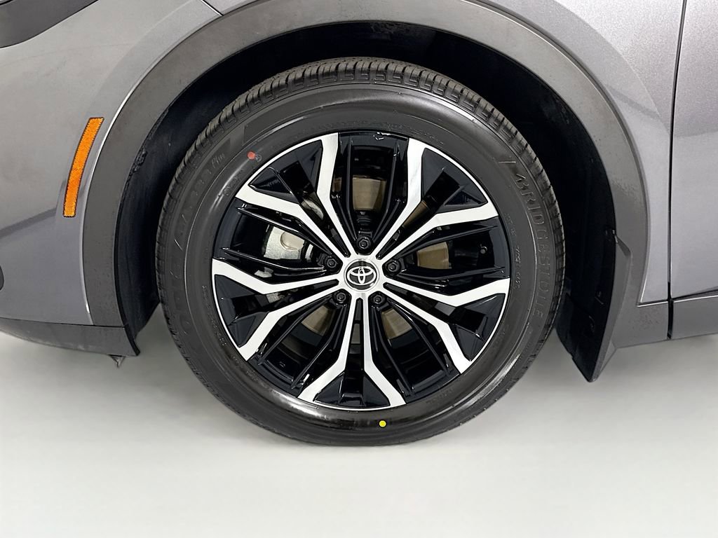 Used 2023 Toyota Crown XLE image 30