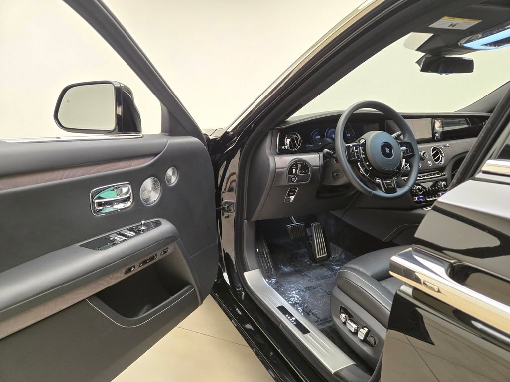 Certified 2025 Rolls-Royce Ghost AWD/4WD image 12