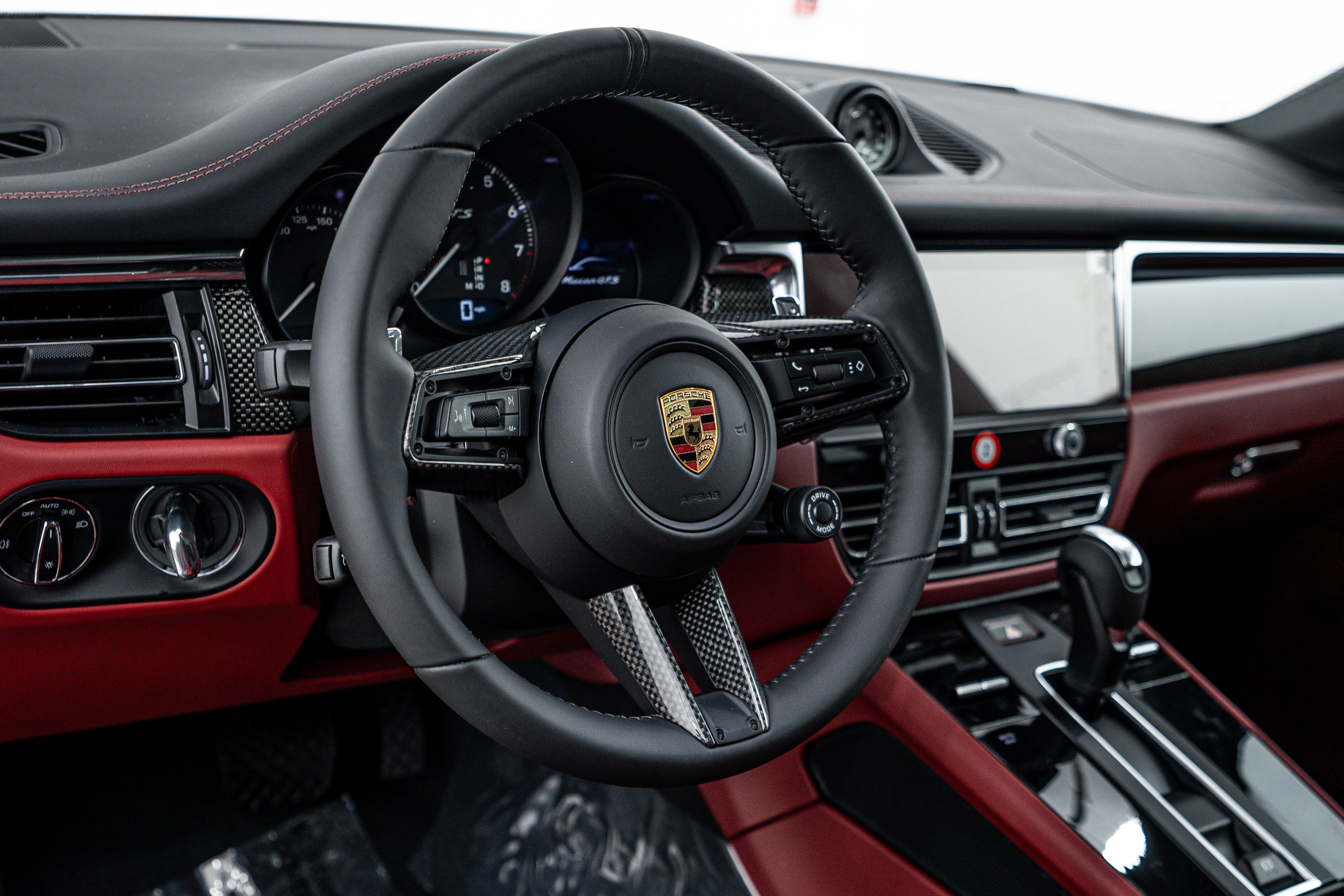 New 2026 Porsche Macan GTS image 13