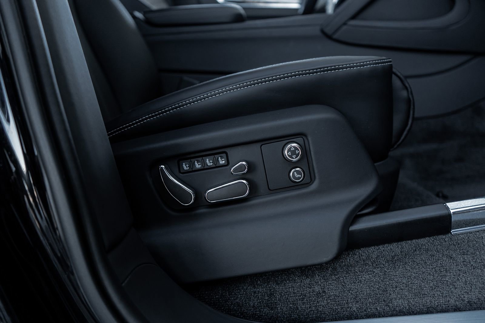 Used 2024 Bentley Bentayga Extended Wheelbase image 41