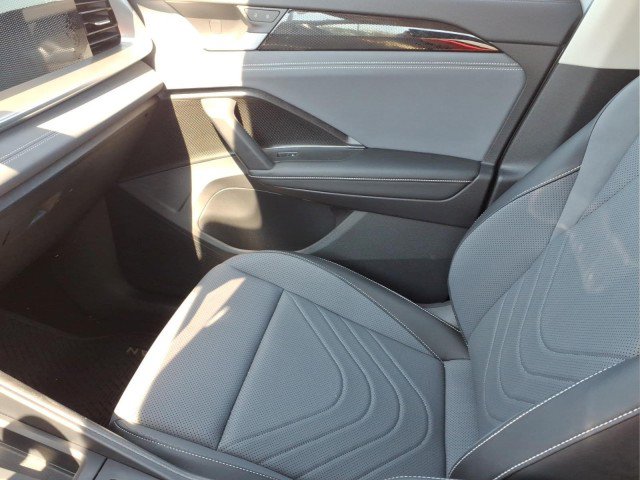 Certified 2025 Volkswagen Tiguan SE AWD/4WD image 16