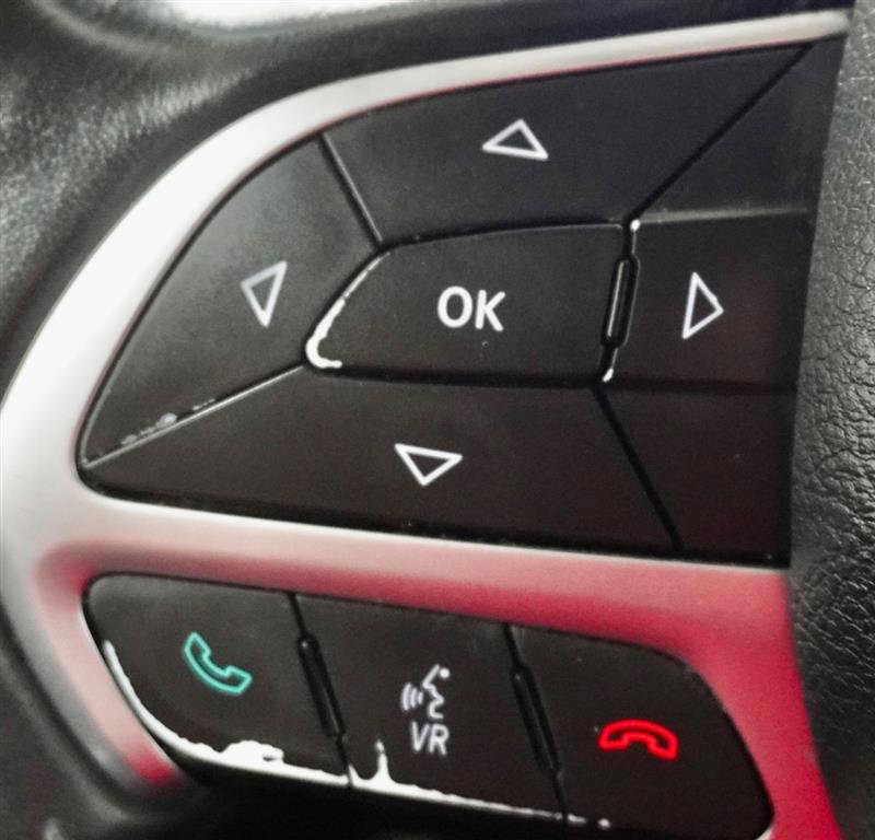 Used 2015 Chrysler 300 Limited image 28