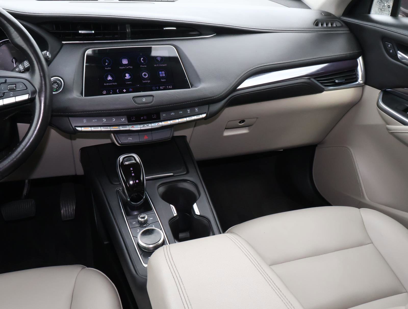 Used 2022 Cadillac XT4 Luxury FWD image 16