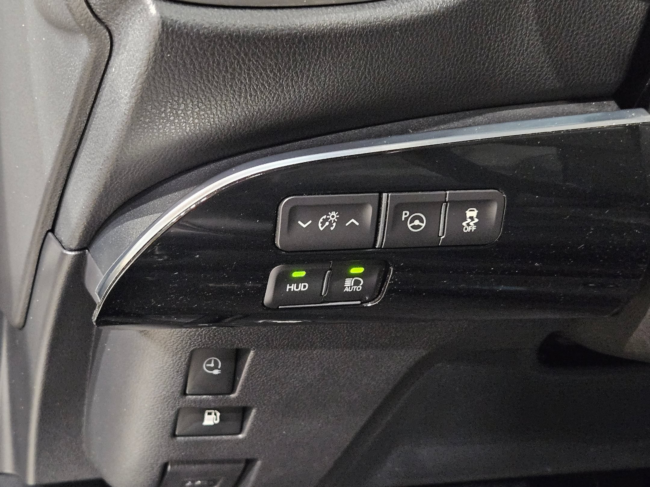 Used 2021 Toyota Prius Prime Limited FWD image 25