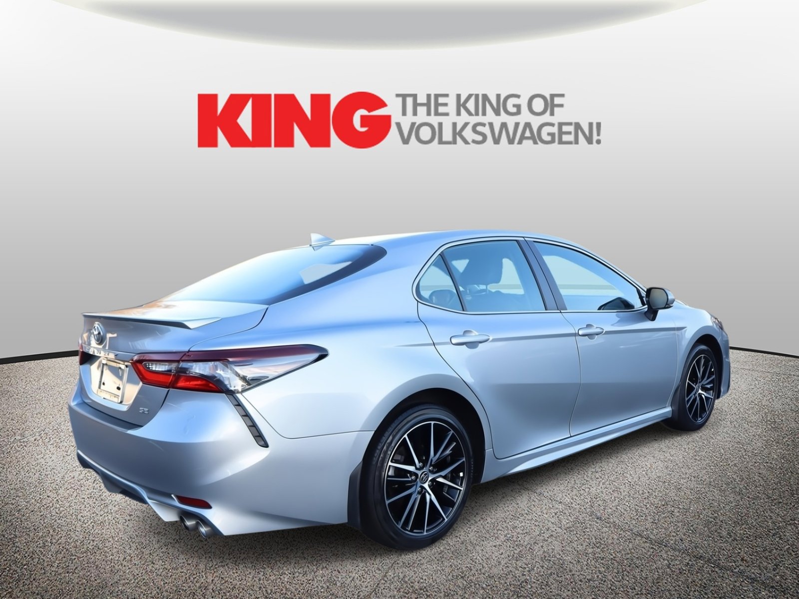 Used 2024 Toyota Camry SE image 3