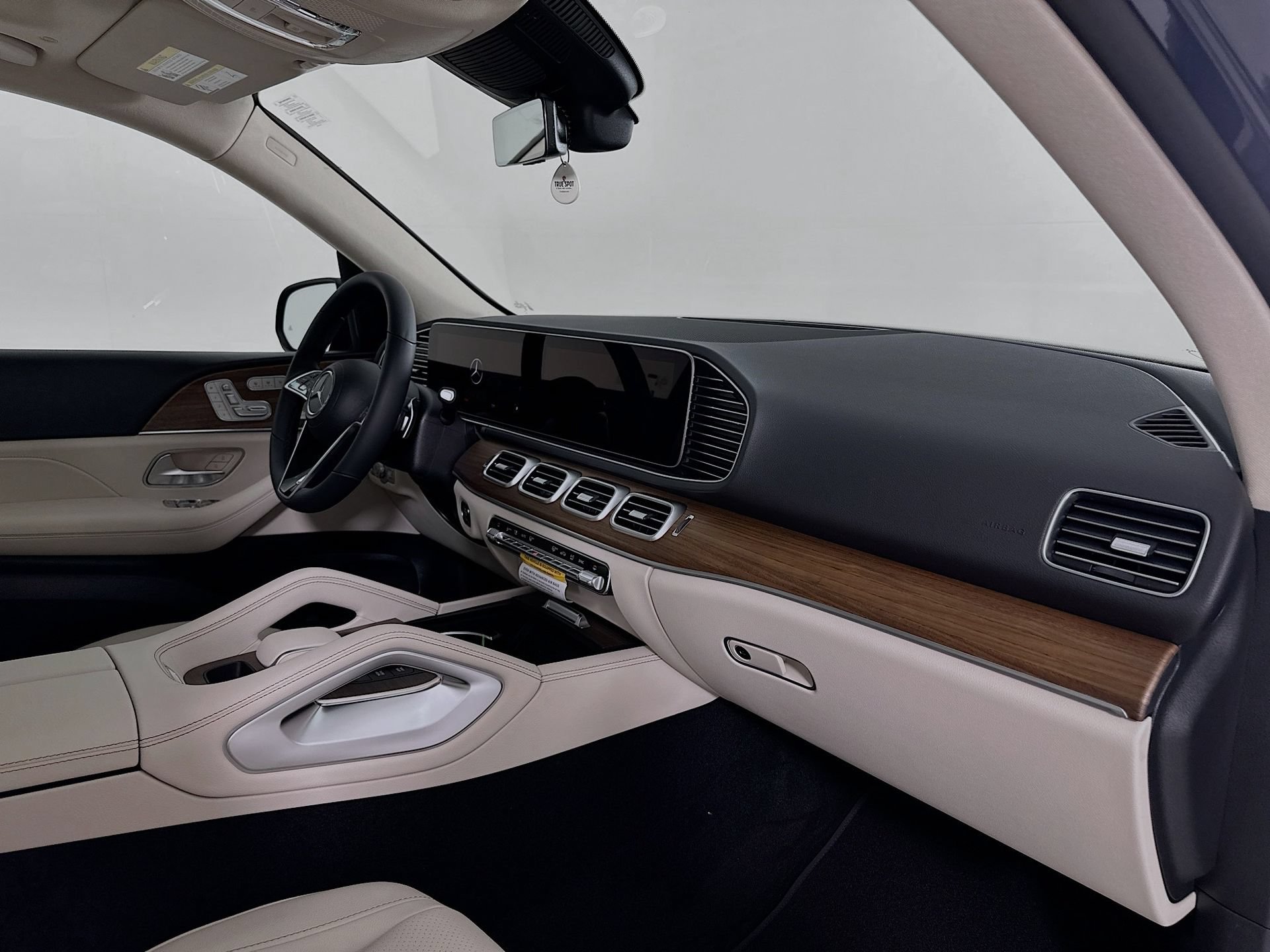 New 2026 Mercedes-Benz GLE 450 4MATIC image 32