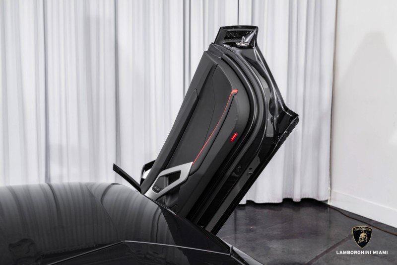 Used 2018 Lamborghini Aventador S image 56