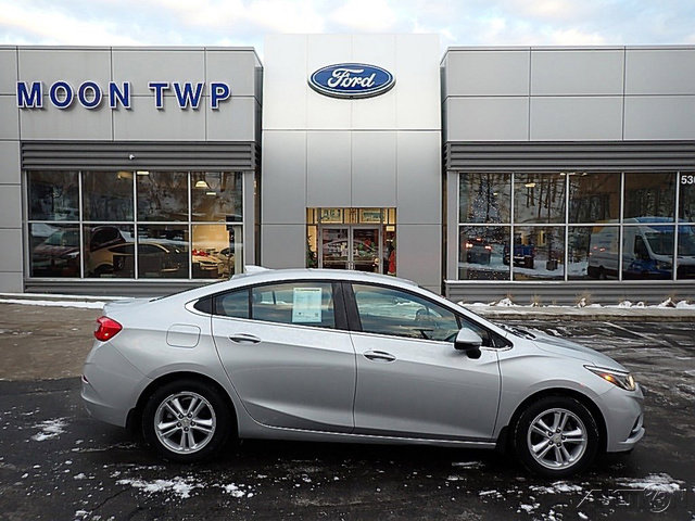 Used 2017 Chevrolet Cruze LT w/ Convenience Package image 1