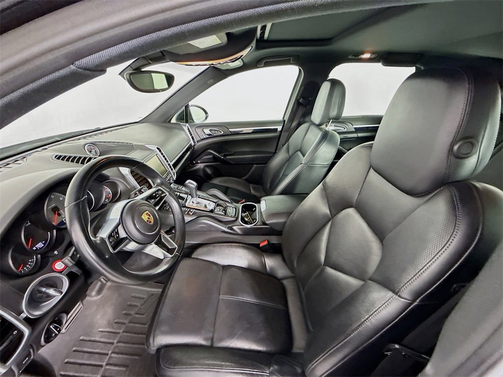 Used 2016 Porsche Cayenne S image 5