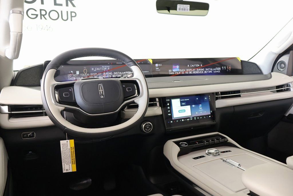 New 2025 Lincoln Navigator Reserve image 2