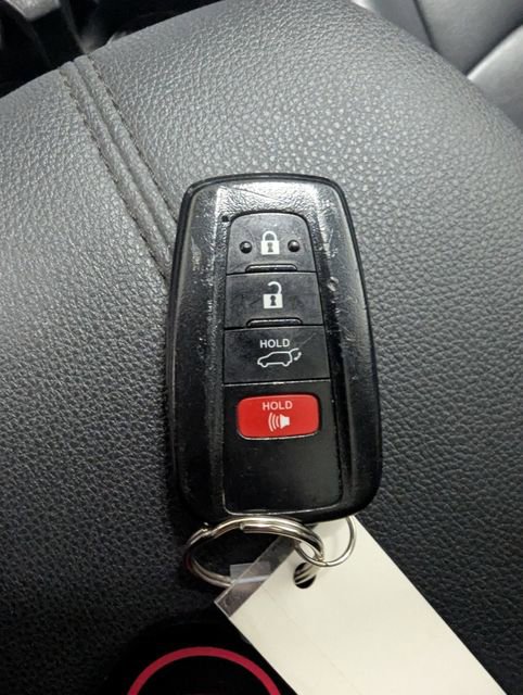 Used 2021 Toyota RAV4 XLE Premium image 29