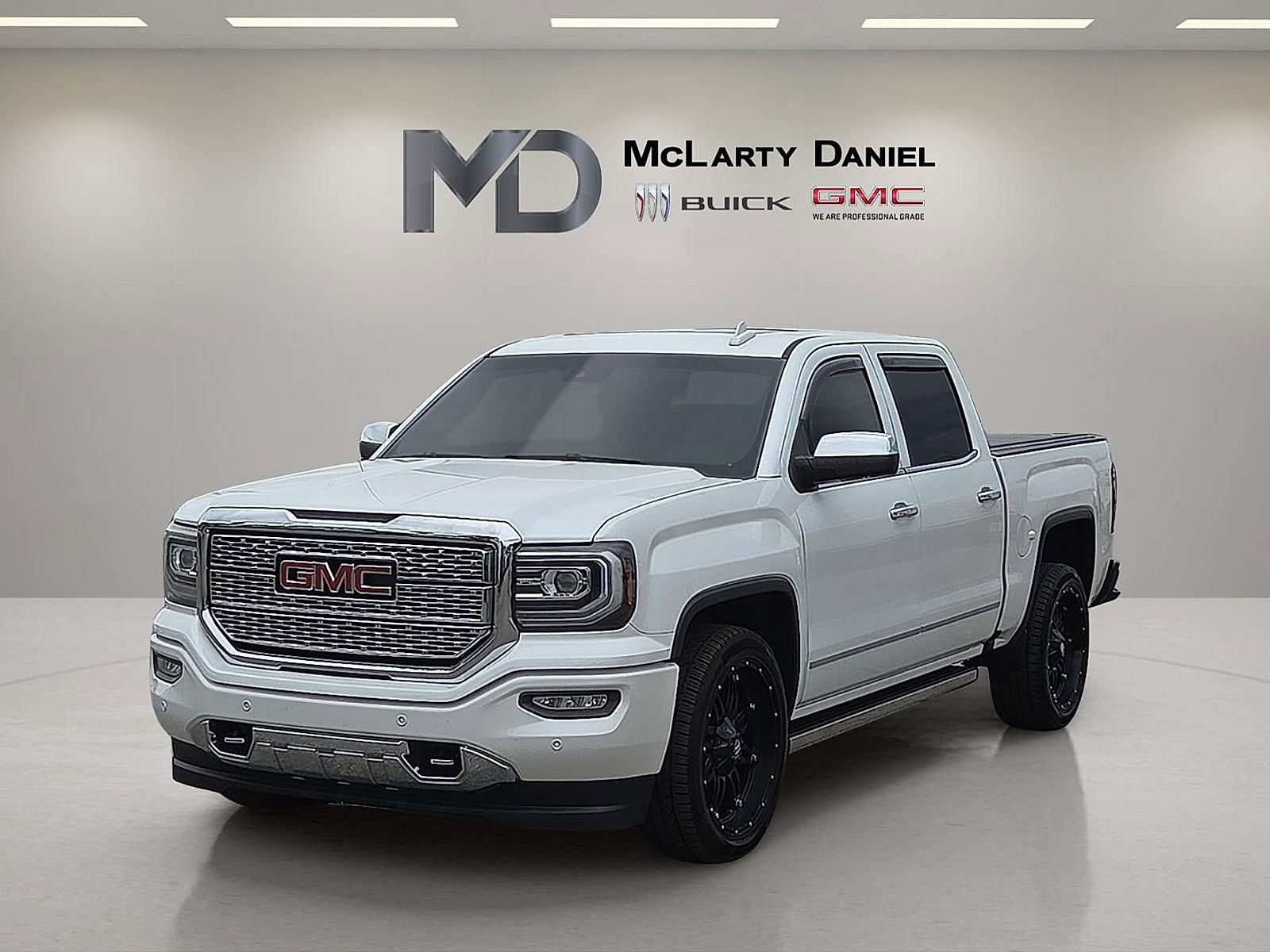Used 2018 GMC Sierra 1500 Denali w/ Denali Ultimate Package AWD/4WD video 2