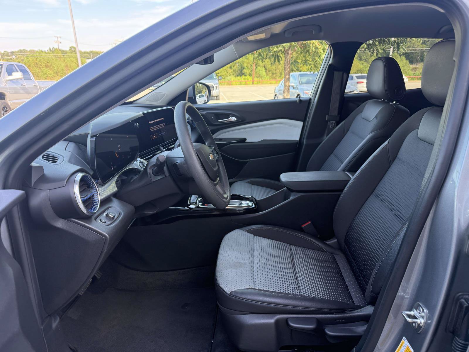 Used 2026 Chevrolet Trax LT FWD image 10