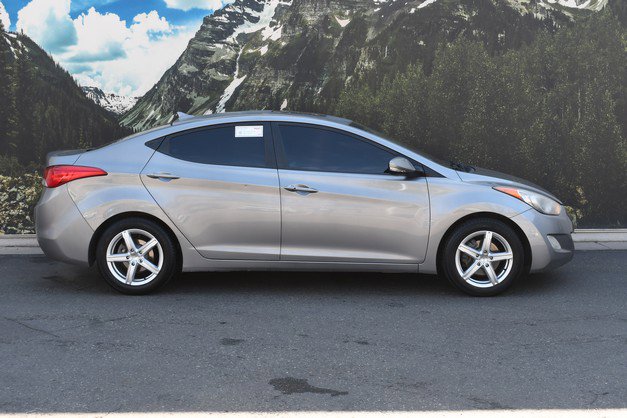 Used 2011 Hyundai Elantra Limited w/ Premium Pkg 5 FWD image 2