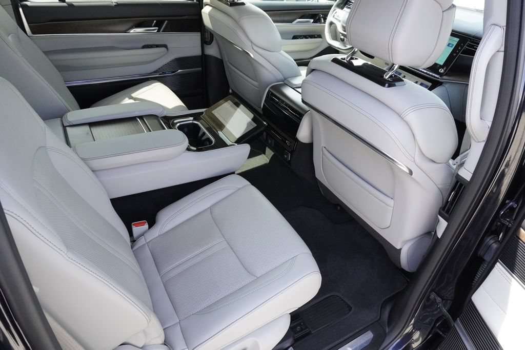 Used 2023 Jeep Grand Wagoneer 4WD image 26