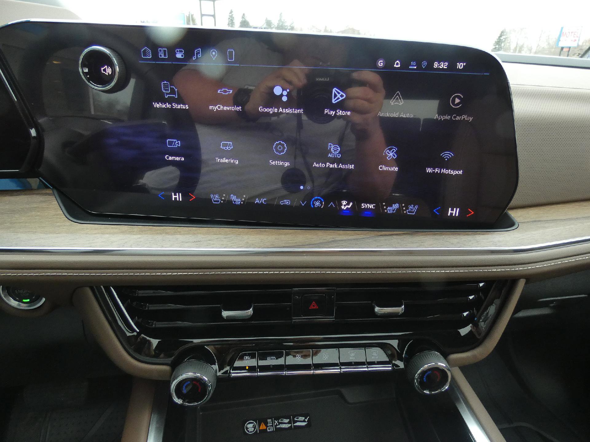New 2026 Chevrolet Suburban High Country image 23