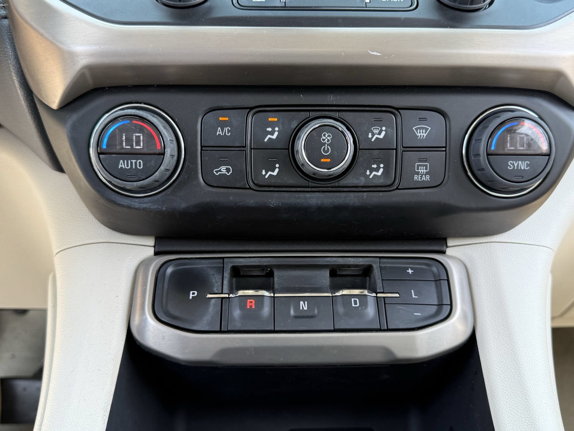 Used 2023 GMC Acadia Denali w/ Denali Ultimate Package FWD image 6