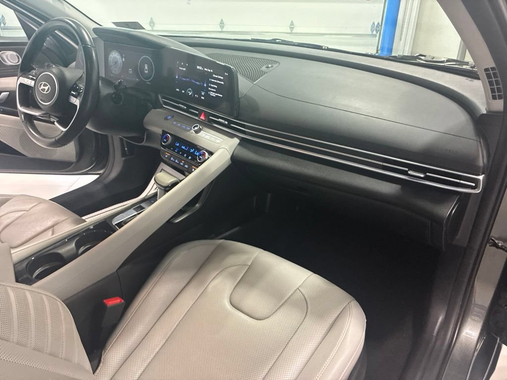 Used 2025 Hyundai Elantra Limited FWD image 34